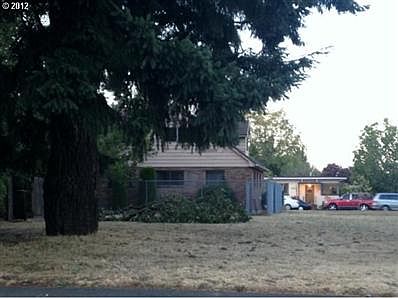 2nd image of 8040 SE Woodstock Blvd