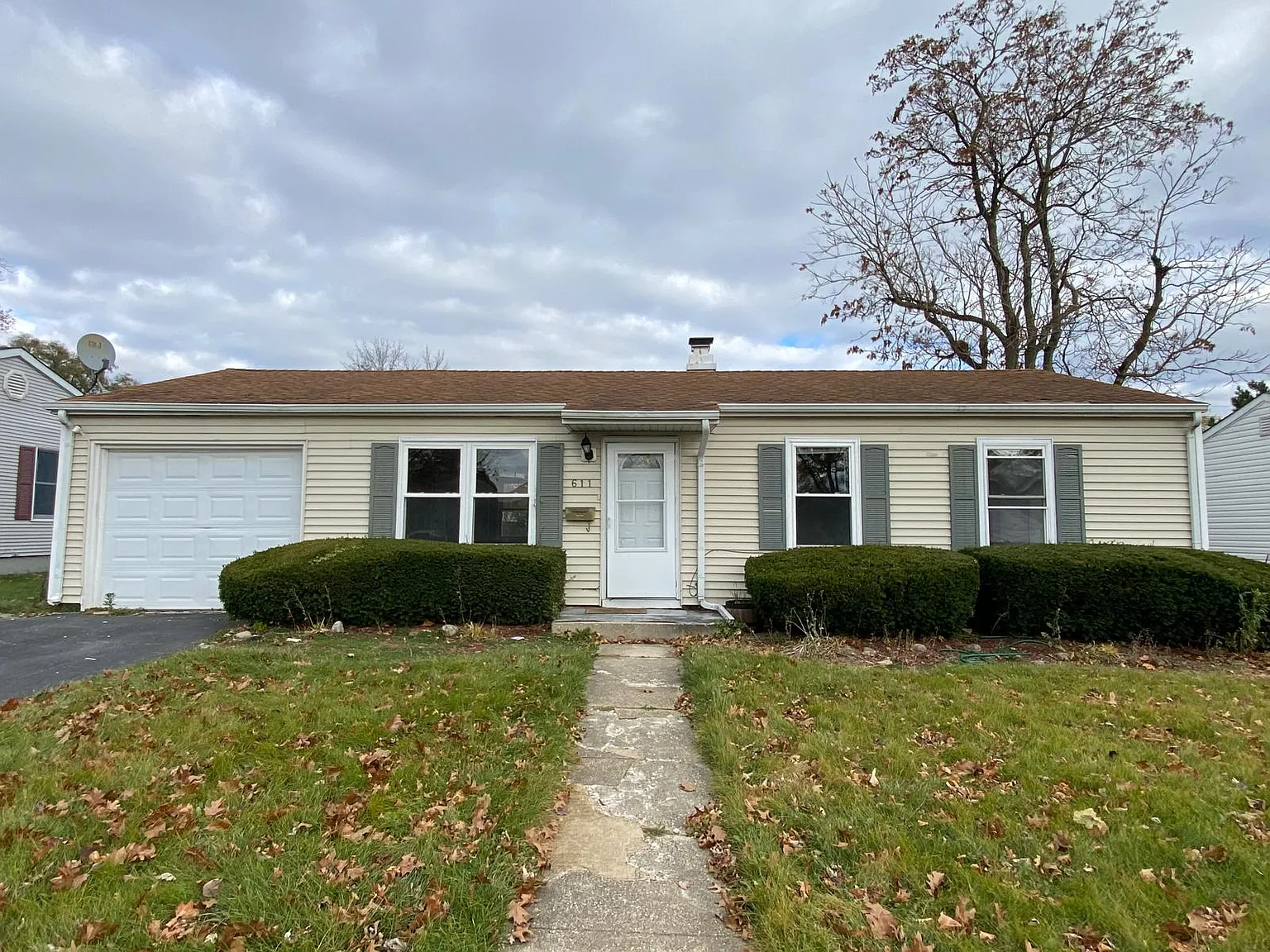 3 bed, 906 sqft, $2,400 — Photo 1