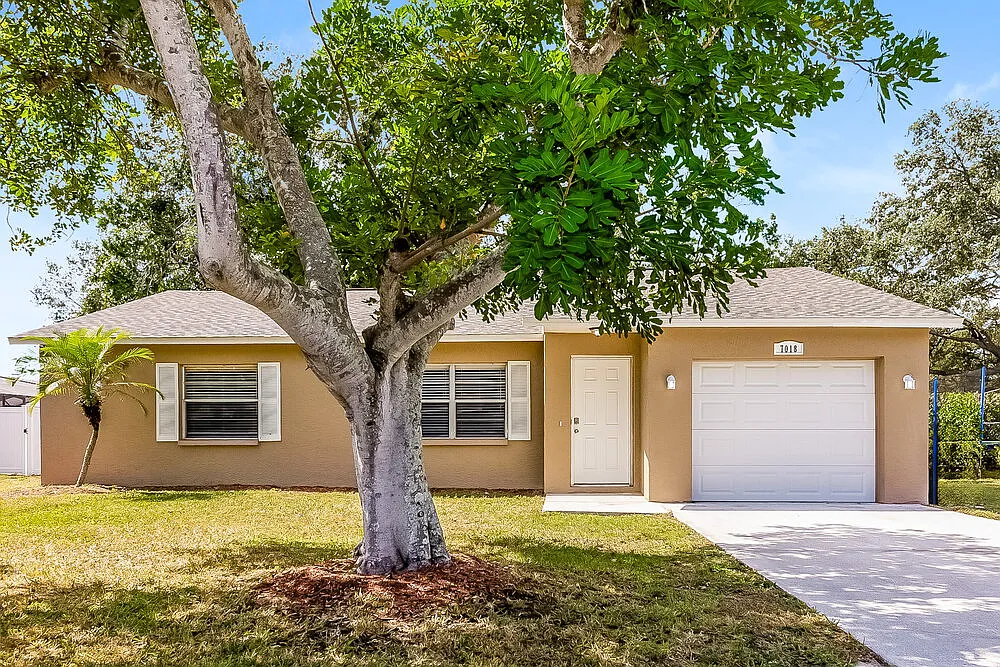 3 bed, 2.0 bath, 1410 sqft, $1,990 — Photo 1