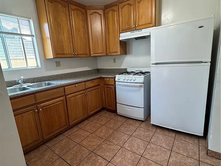 1466 Silver Lake Blvd — Photo 3