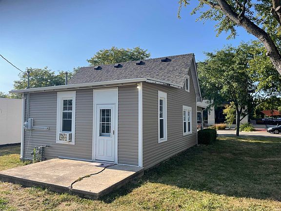5th image of 9409 W Smith St