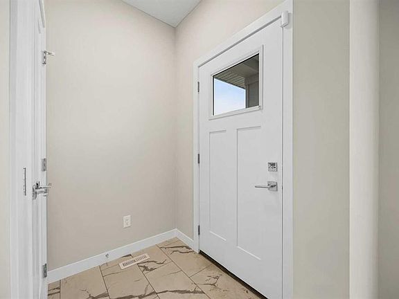 4th image of 536 N Chelsea Gdns