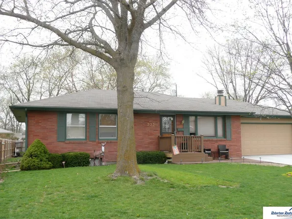 933 Prairie Ln, Beatrice, NE 68310