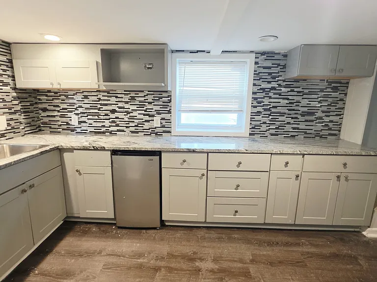 569 W 7th Ave #1A — Photo 1