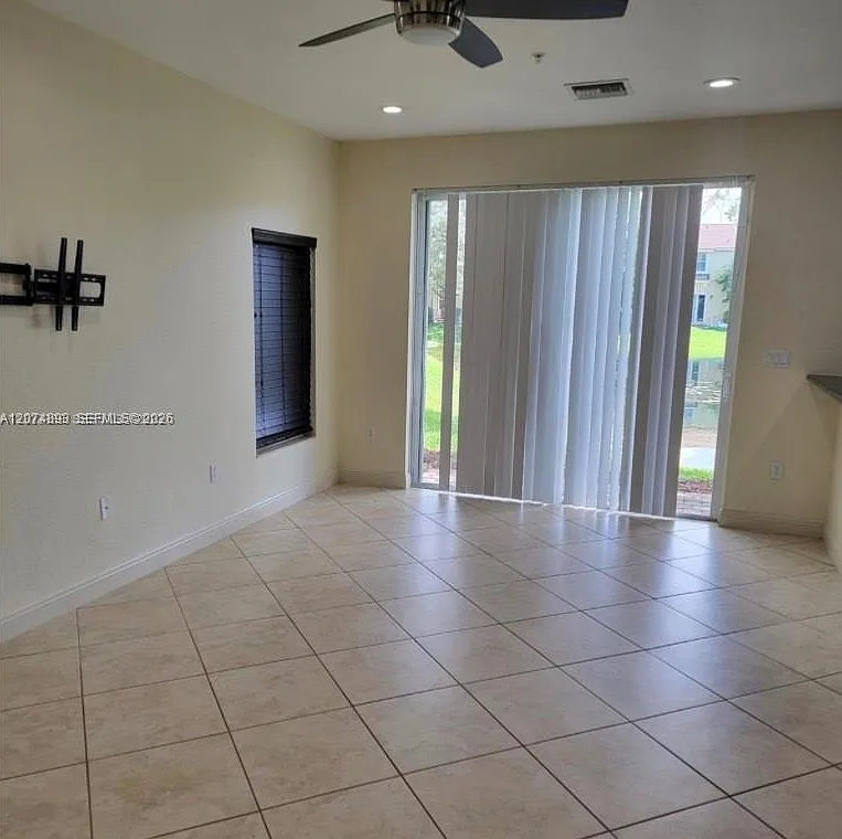 Tuscan Villas Condo — Photo 2