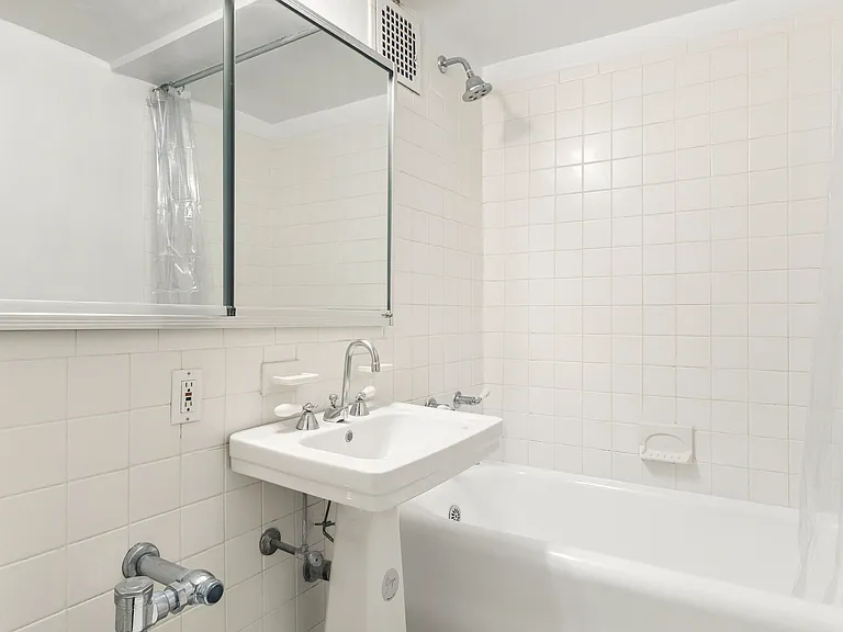 5 Tudor City Pl #1436 — Photo 5