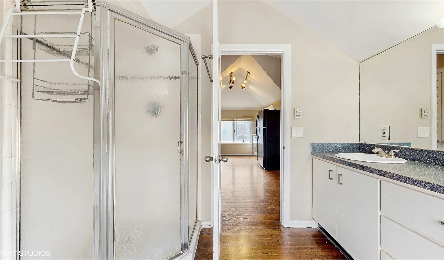 1 bed, 800 sqft, $1,800 — Photo 4