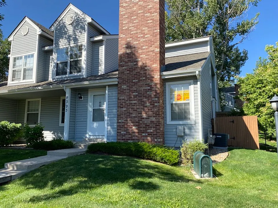 8393 W 90th Pl
