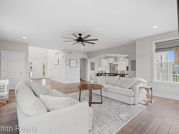 4th image of 1495 Douglas Fir Ct
