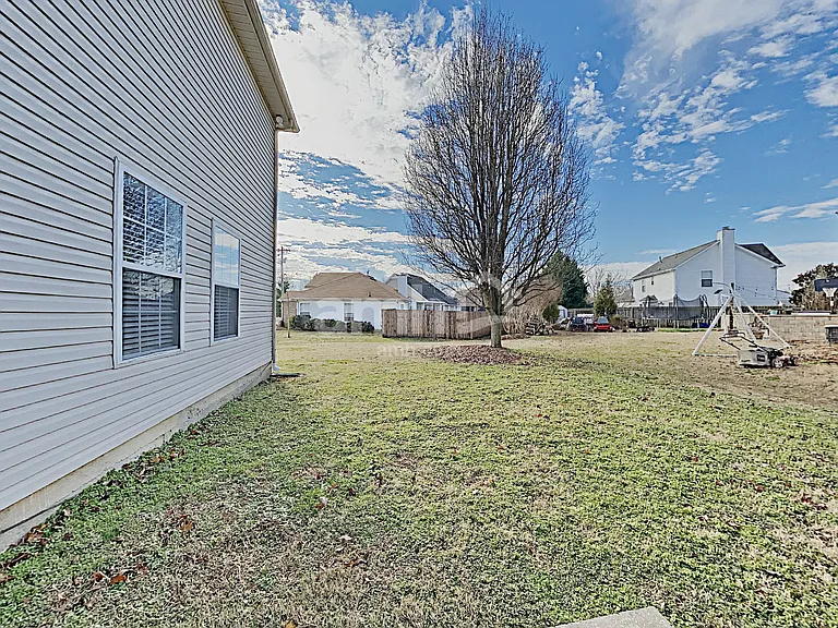 2148 Spring Hill Cir — Photo 20