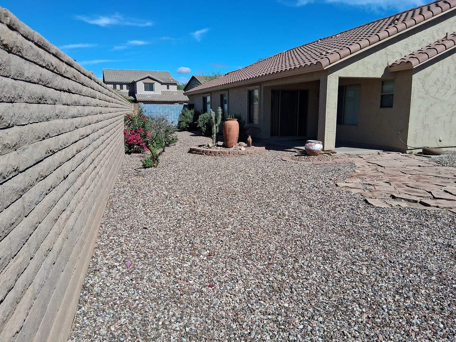 3 bed, 2.0 bath, 1620 sqft, $2,200 — Photo 2