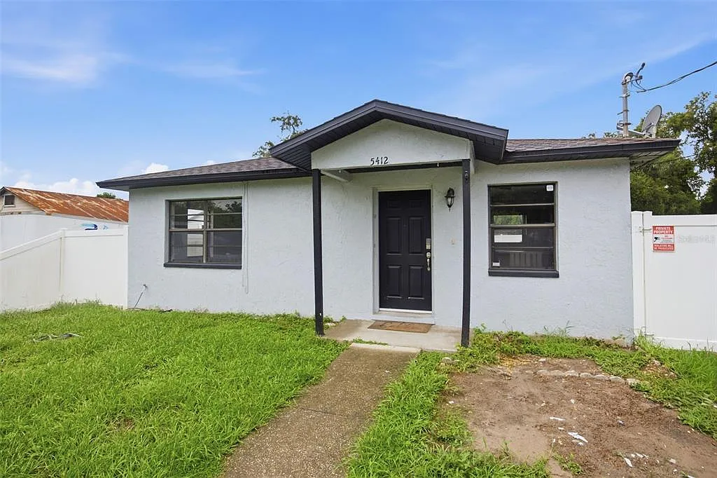 2 bed, 1.0 bath, 720 sqft, $1,900 — Photo 3