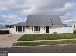 19 Hemlock Rd, Levittown, PA 19056