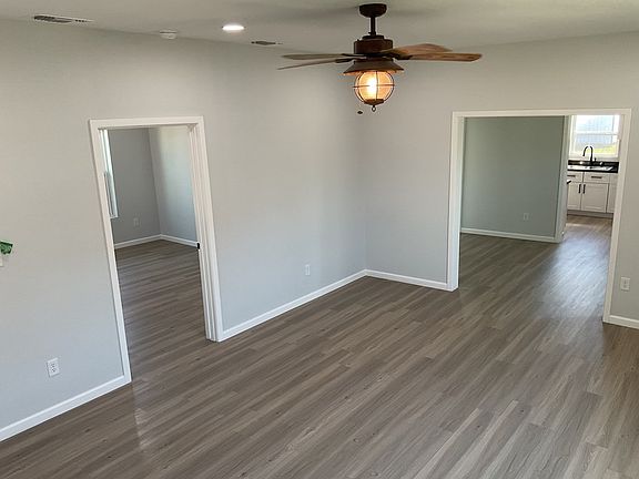 5th image of 709 E Harris Ave