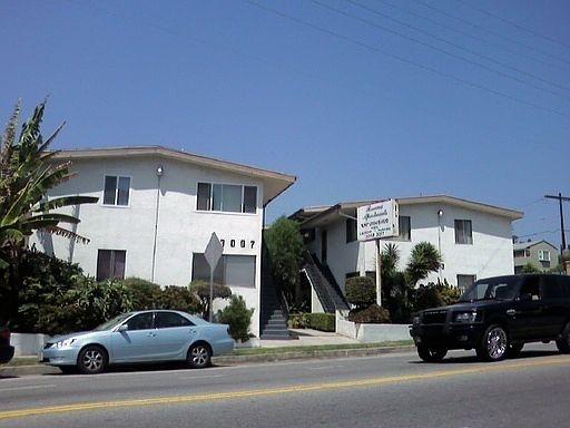 2nd image of 3003-07 Rowena Ave #9