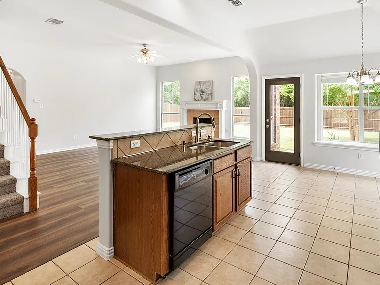 135 Springtree St — Photo 7
