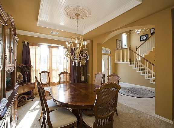 Formal Dining with graceful arches