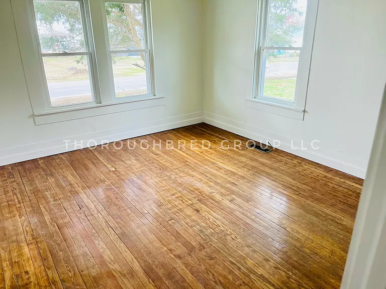 211 Cedar St — Photo 8
