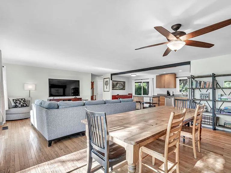2655 Parkway Dr — Photo 12