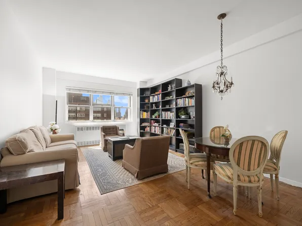 30 West 60th Street image 1 of 14