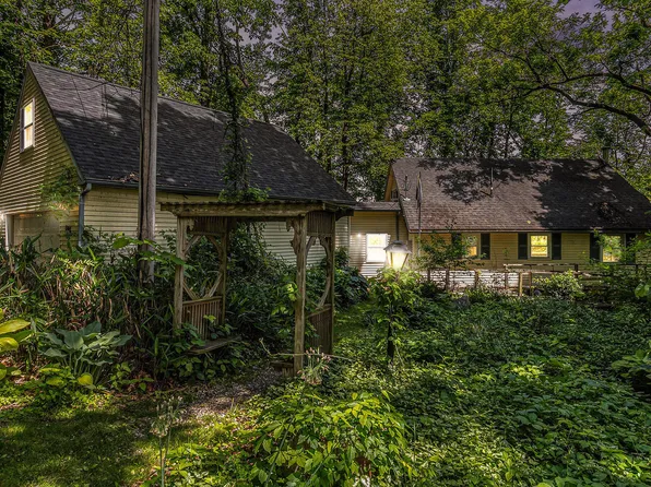 300 Basswood Ter, Brooklyn, MI 49230