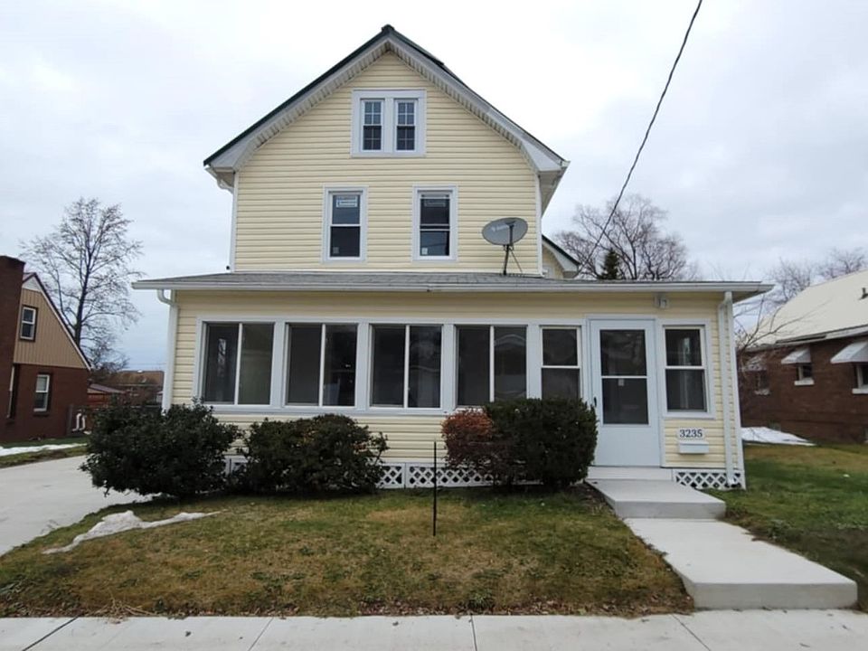 1st image of 3235 Pine Ave