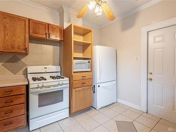 5th image of 129 Heaton Ave