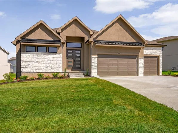 11351 S Emerald St, Olathe, KS 66061