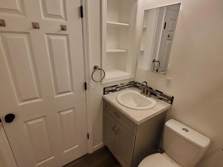 206 E Union St — Photo 12