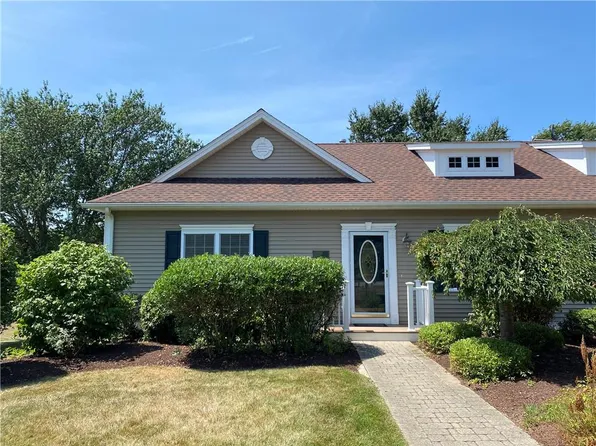 18 Leland Point Dr #18, Portsmouth, RI 02871