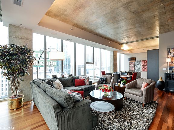 3rd image of 550 N St Clair St 2206