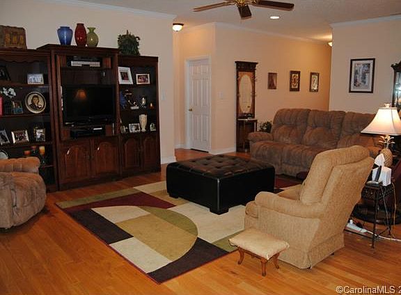4th image of 2011 Pinefield Ct