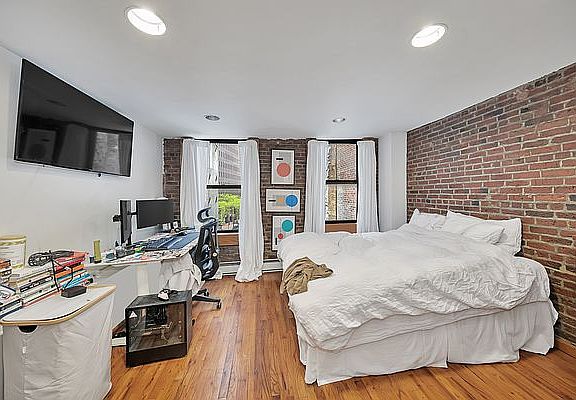 5th image of 44 Water St APT 4