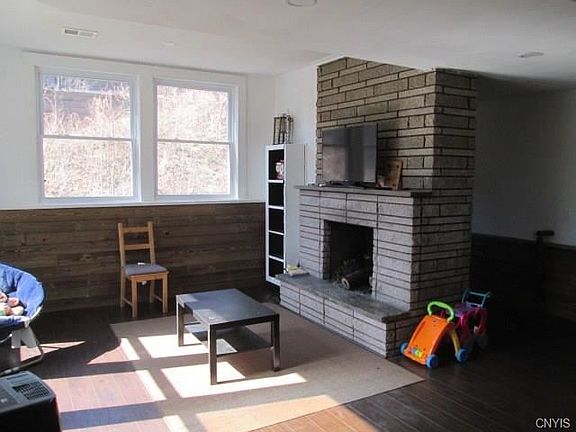 2nd image of 3948 E Genesee St