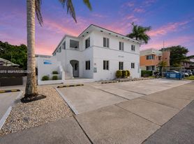550 NE 82nd Ter, Miami, FL