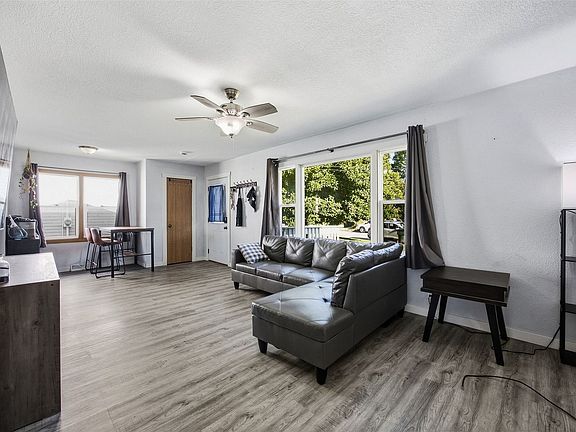 3rd image of 227 29th Ave SW