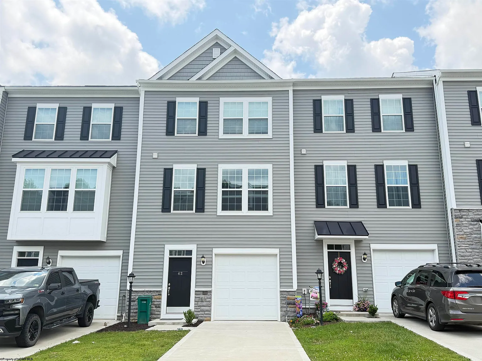 3 bed, 2.5 bath, $2,500 — Photo 1