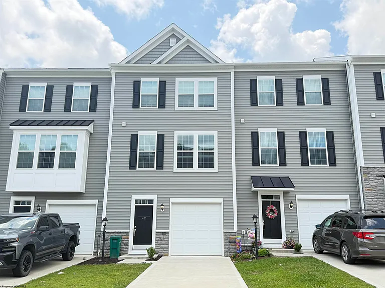 42 Dover Ct — Photo 1