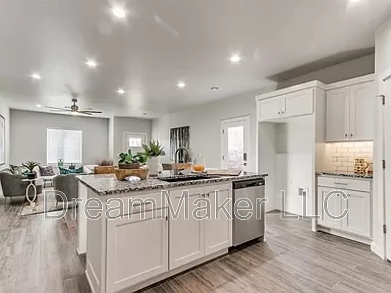 930 Riva Pkwy — Photo 2