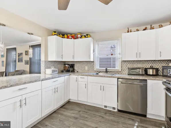 111 Thompson St, Burlington, NJ 08016