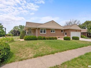 1202 5th St, De Witt, IA 52742