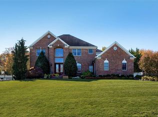 128 Majestic Dr, Dix Hills, NY 11746