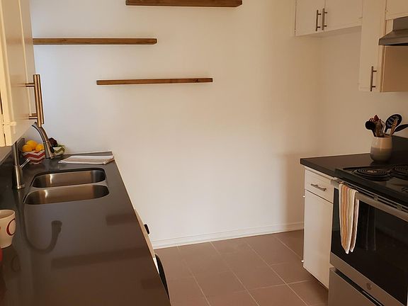 4th image of 24431 Hawthorne Blvd APT 4