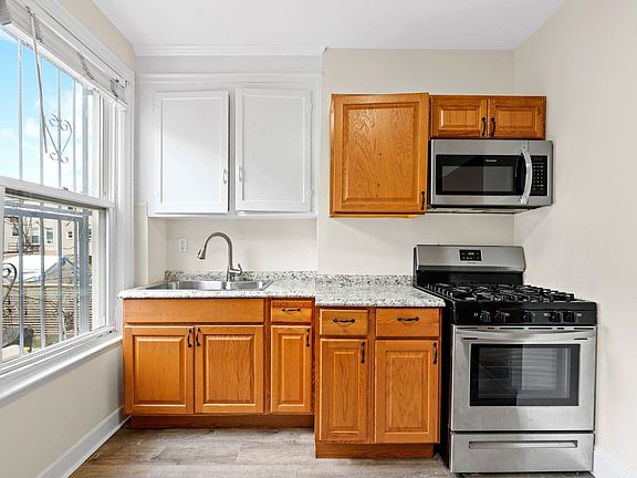 5th image of 294 Clerk St #1
