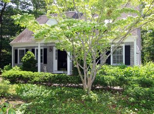 18 Periwinkle Ln, Mashpee, MA 02649
