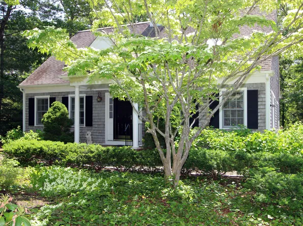 18 Periwinkle Lane, Mashpee, MA 02649