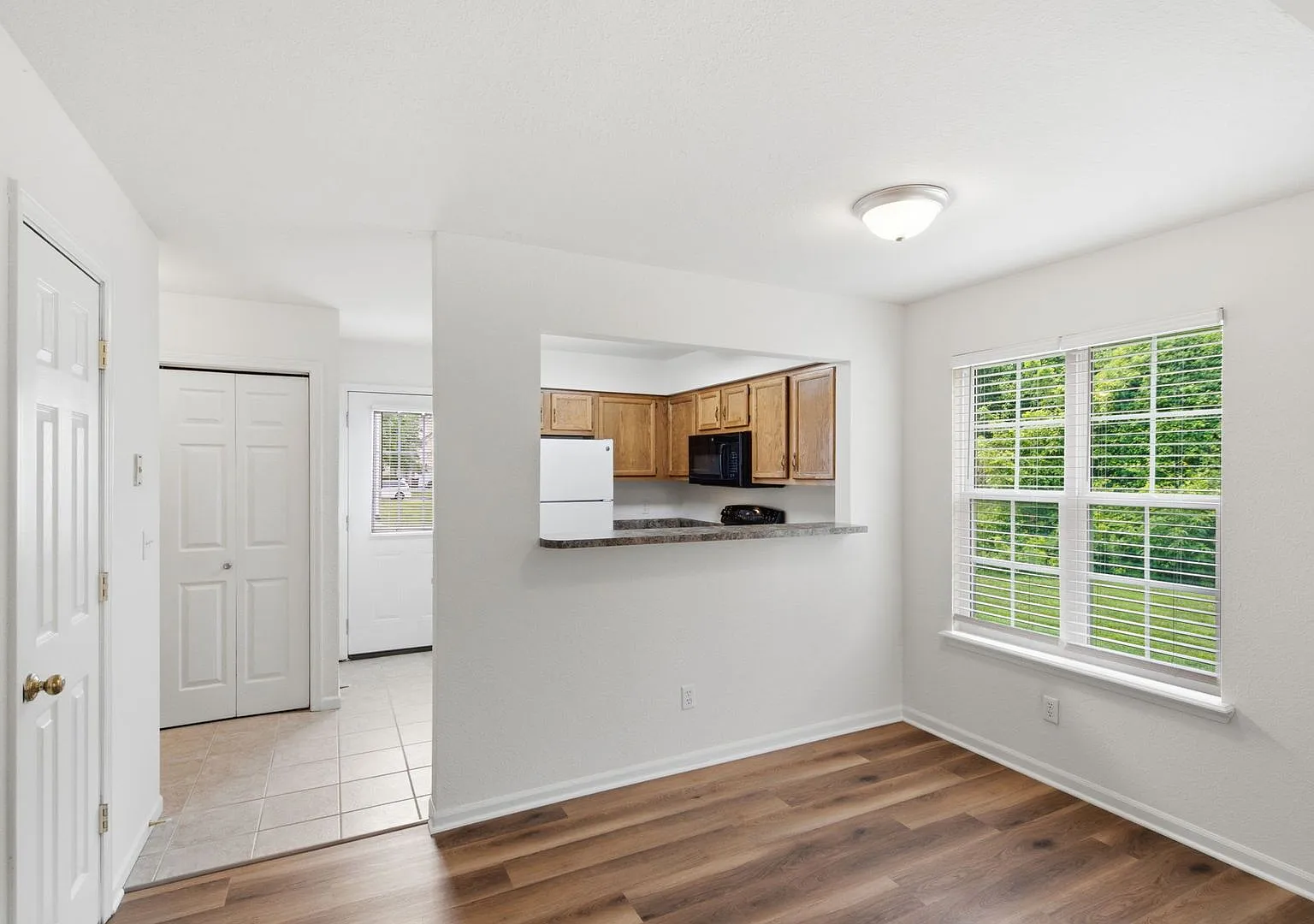 4402 - 4404 Jeana Court — Photo 4