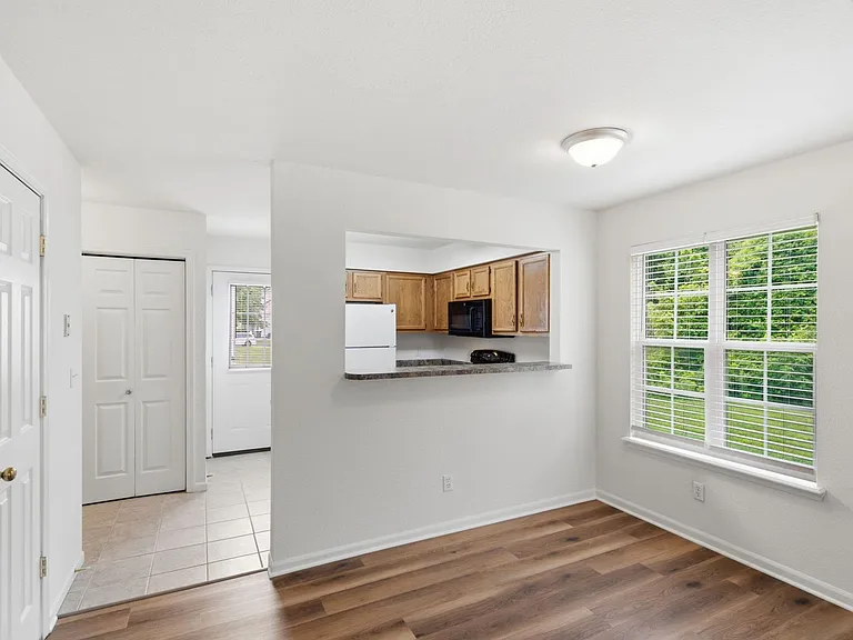 4402 - 4404 Jeana Court — Photo 5