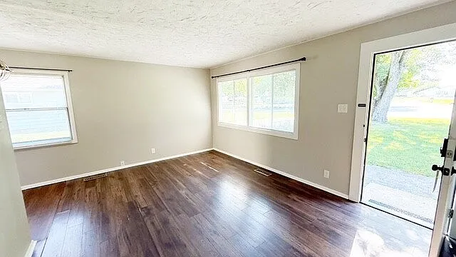 2122 Randall Rd — Photo 4