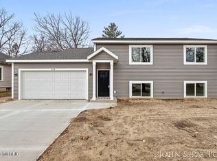 309 S Webster St, Greenville, MI 48838